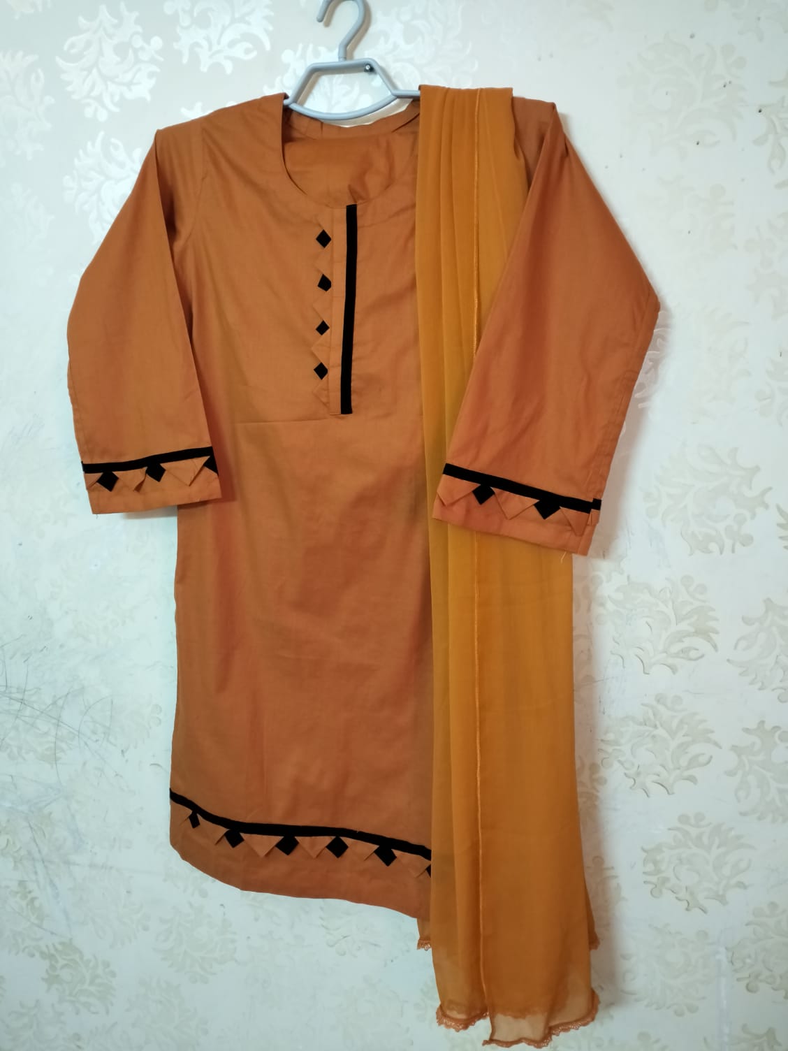 30 Stylish Wear Lawn 3pc Stitched Suit - Image 1